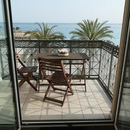 Appartement Azzurra Luxe, Front Mer, 4th Floor Of 5, Wifi, Tvsat, Climate Menton